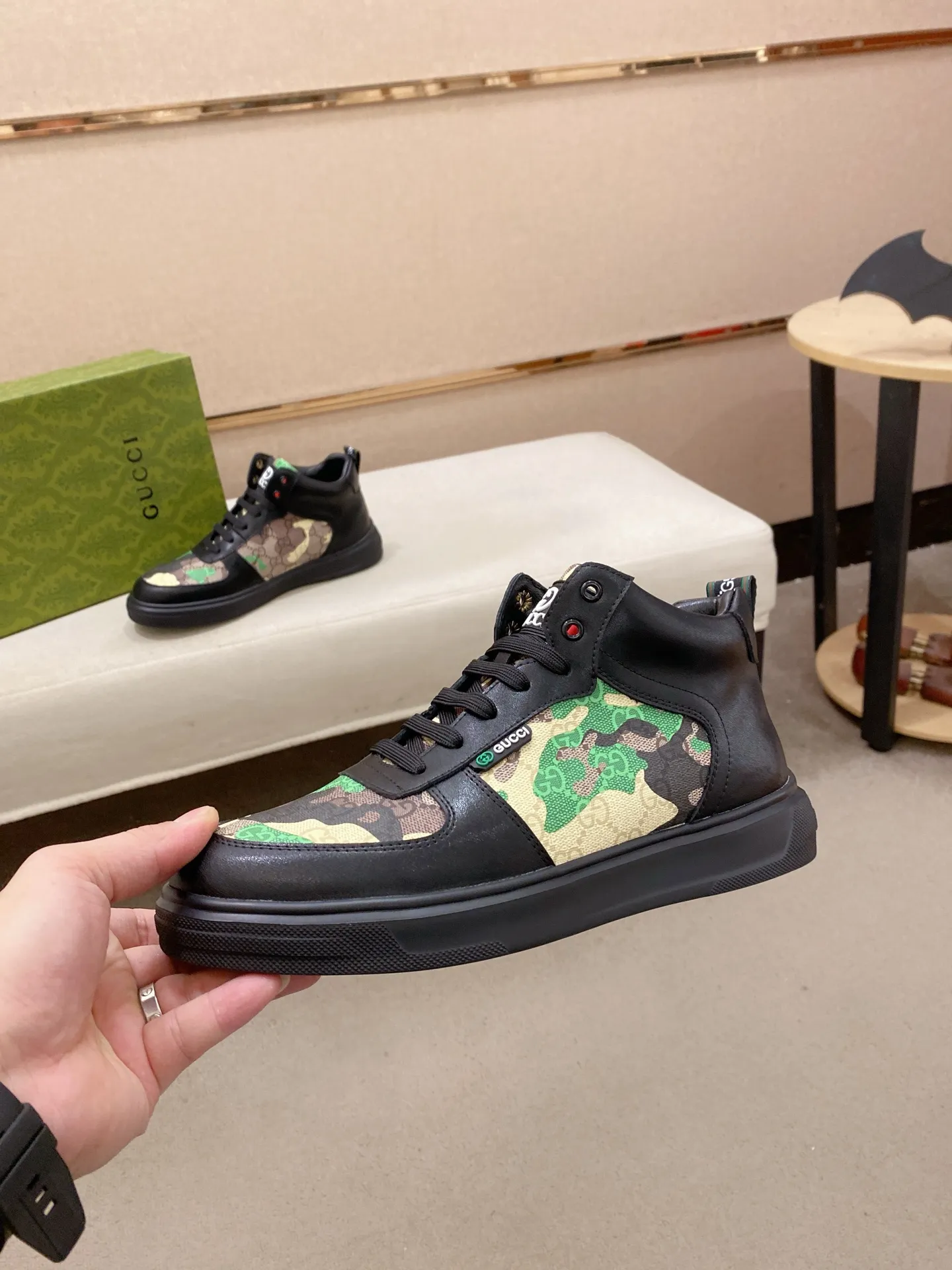 Factory price: 420💰 (GUCCI) The latest model from the official website🎁🎁Casual and fashionable men's shoes👟, hot style💥The version is simple and elegant, exclusive for trendy men. The unique latest brand elements from the official website👑Original Gucci decoration, fashionable and generous, the fabric is original cowhide ✅Mesh breathable lining, the official website specifies wear-resistant casual outsole, the classic model is taken in kind at the counter🎬38-44 (can be customized for 45 non-refundable)